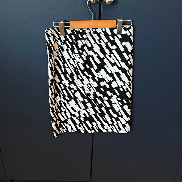 STUDIO black/white skirt size small - Picture 3 of 6